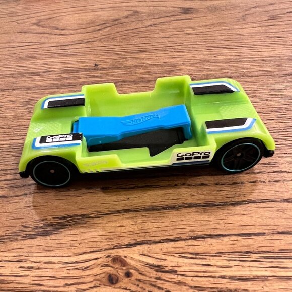 Hot Wheels Zoom In Die-Cast Car For GoPro Cameras Green/Blue Mattel 2017 - Picture 1 of 4